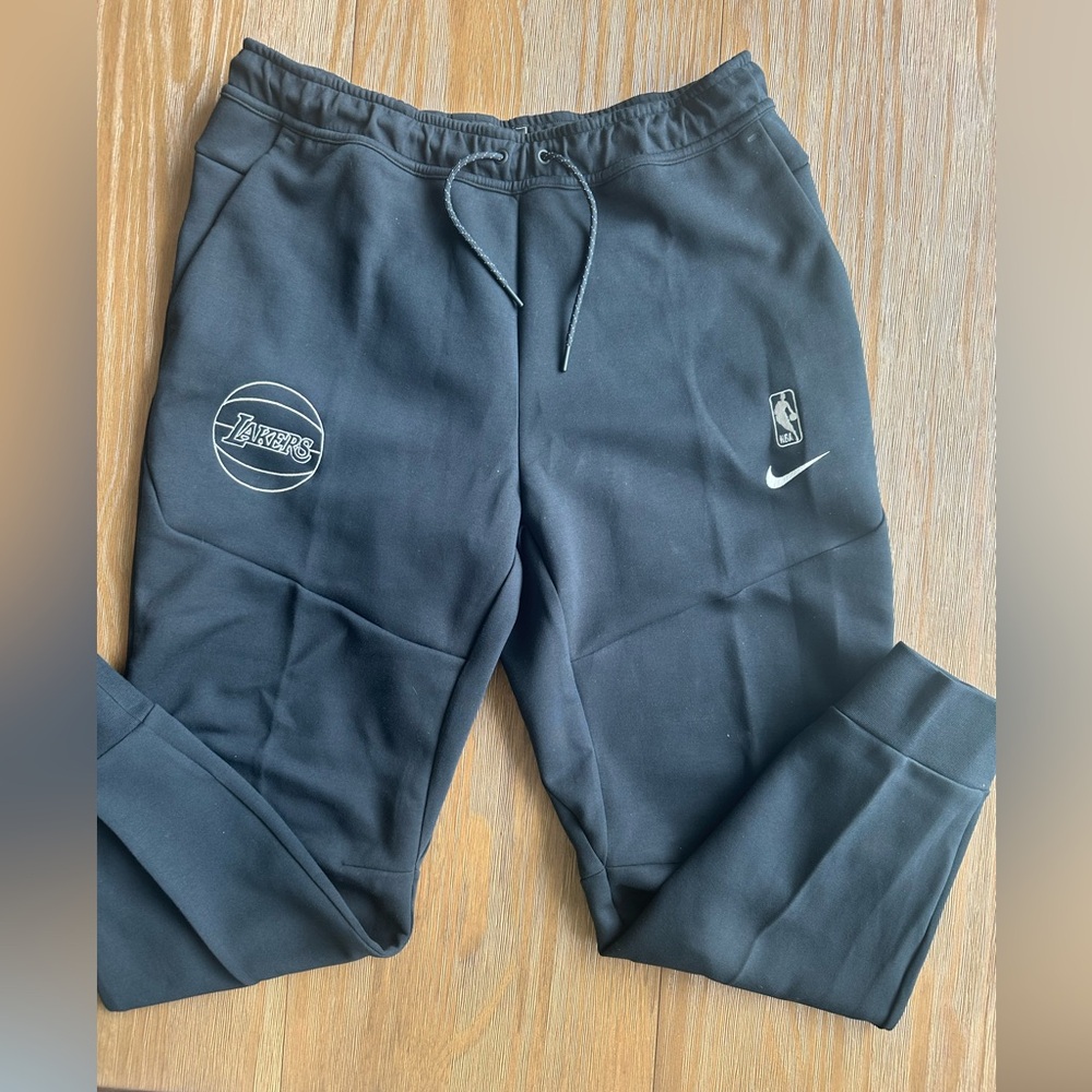 Lakers Nike Dri-Fi joggers - Team Issued - NWT - size XL
